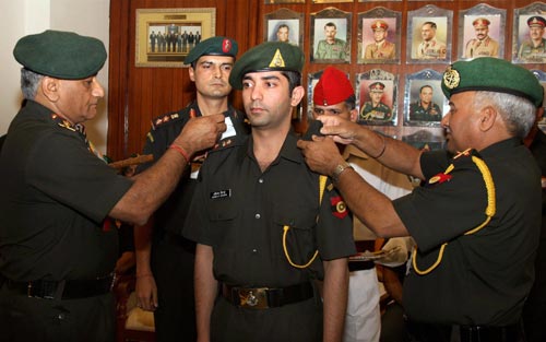 लेफ्टिनेंट कर्नल बन गए धोनी | धोनी पर विशेष