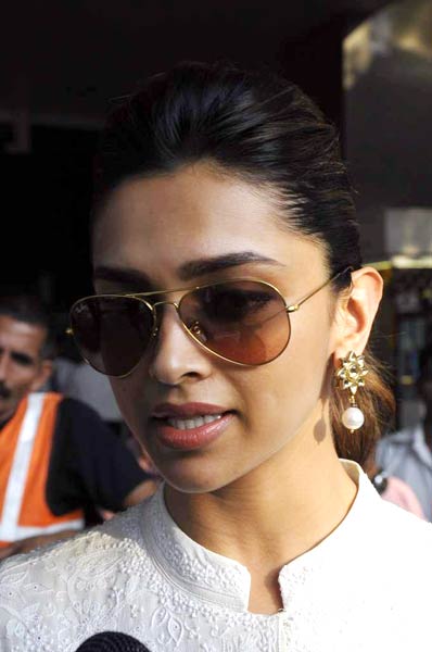 एफ-1 रेस देखकर घर लौटे दीपिका-इमरान | एफ-1 देखनें पहुंचे सितारे