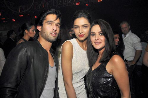 तस्‍वीरों में बीते सप्‍ताह बॉलीवुड की हलचल | कंगना की अदा