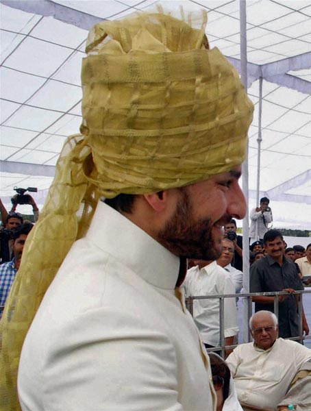 तस्‍वीरों में बीते सप्‍ताह बॉलीवुड की हलचल | कंगना की अदा