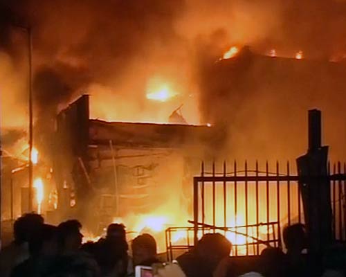 मुंबई के मार्केटिंग कॉम्‍प्‍लेक्‍स में भयंकर आग