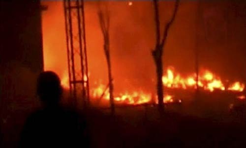 तस्‍वीरों में देखें दिल्‍ली में लगी भयंकर आग