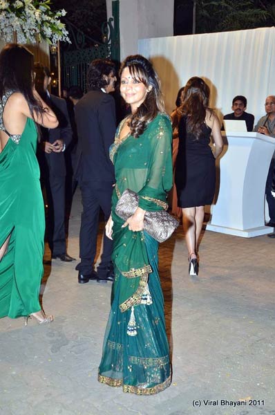 बोमन ईरानी के बेटे की रिसेप्शन पार्टी... | बोल्‍ड होती बालाएं... 