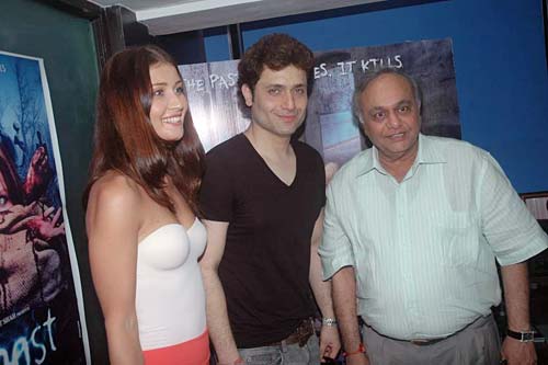 'घोस्ट' से डराने को तैयार हैं शाइनी-सयाली  | बिकनी ब्रिगेड में सयाली