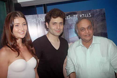 'घोस्ट' से डराने को तैयार हैं शाइनी-सयाली  | बिकनी ब्रिगेड में सयाली