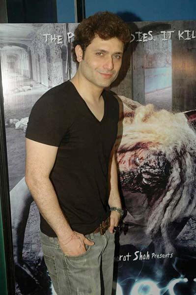 'घोस्ट' से डराने को तैयार हैं शाइनी-सयाली  | बिकनी ब्रिगेड में सयाली