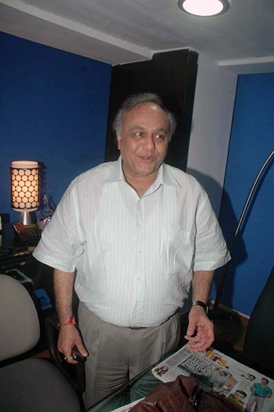 'घोस्ट' से डराने को तैयार हैं शाइनी-सयाली  | बिकनी ब्रिगेड में सयाली