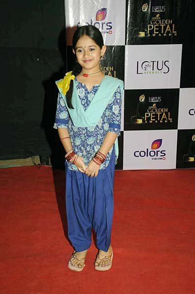 सितारों से सजा गोल्डन पेटल अवॉर्डस...|   जो दीवाना बना दे...