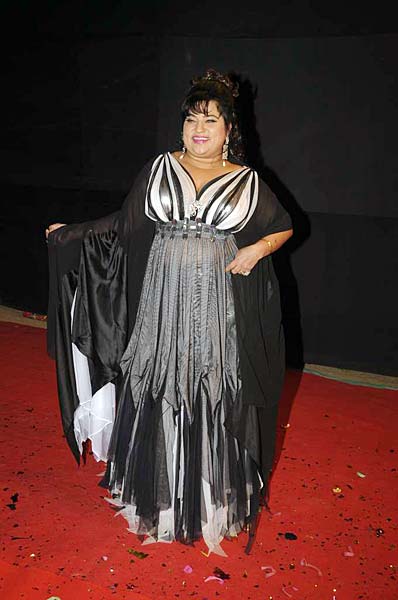 सितारों से सजा गोल्डन पेटल अवॉर्डस...|   जो दीवाना बना दे...