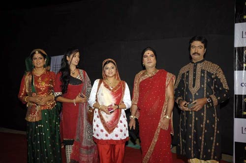 सितारों से सजा गोल्डन पेटल अवॉर्डस...|   जो दीवाना बना दे...