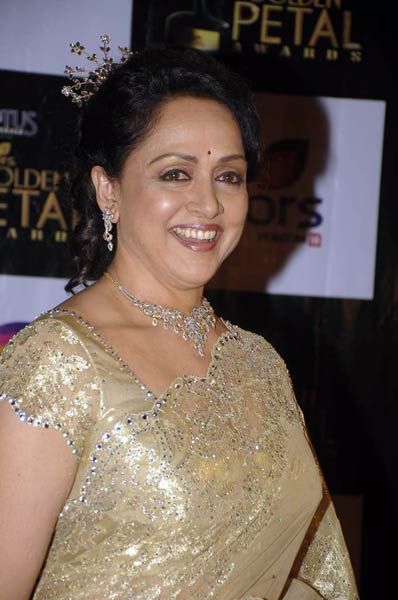 सितारों से सजा गोल्डन पेटल अवॉर्डस...|   जो दीवाना बना दे...