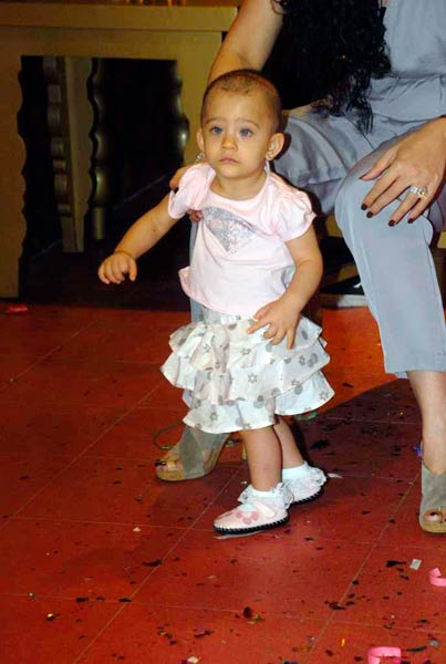 पार्टी में मान्यता संग इकरा-शहरान । मान्यता की पार्टी