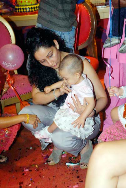 पार्टी में मान्यता संग इकरा-शहरान । मान्यता की पार्टी