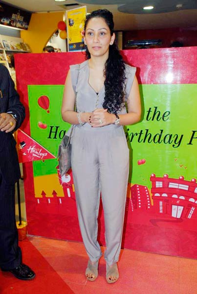 पार्टी में मान्यता संग इकरा-शहरान । मान्यता की पार्टी