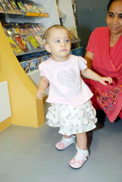 पार्टी में मान्यता संग इकरा-शहरान । मान्यता की पार्टी