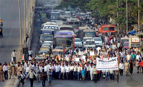 देखें युवक ने शरद पवार को कैसे मारा थप्‍पड़ | वीडियो
