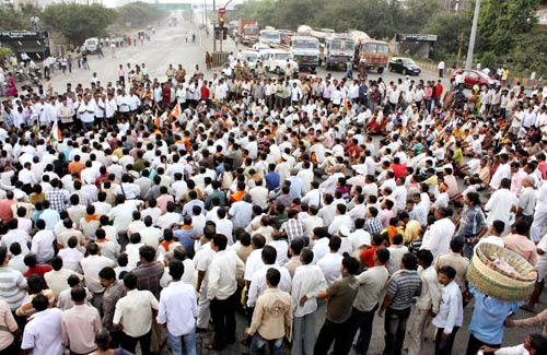 देखें युवक ने शरद पवार को कैसे मारा थप्‍पड़ | वीडियो