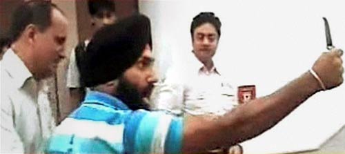 देखें युवक ने शरद पवार को कैसे मारा थप्‍पड़ | वीडियो