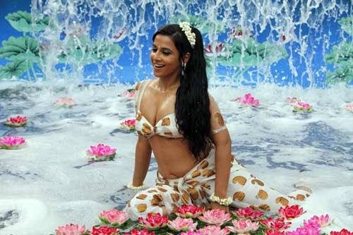 बॉलीवुड में बोल्‍ड होती बालाएं... | हुस्‍न जो दीवाना बना दे...