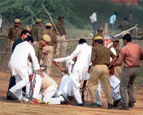 14 नवंबर 2011: तस्‍वीरों में देखें दिनभर की बड़ी खबरें | पढ़ें