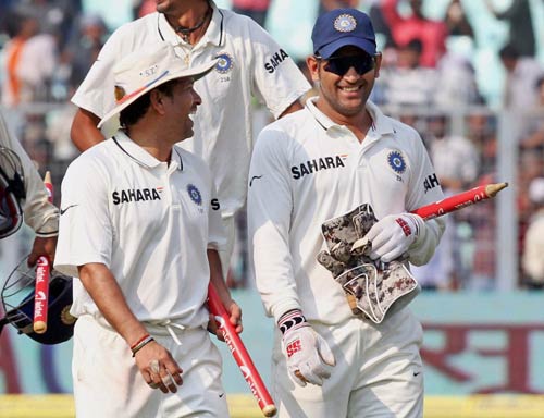 कोलकाता टेस्ट पर टीम इंडिया का कब्जा | पढ़ें