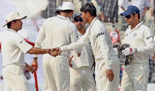 कोलकाता टेस्ट पर टीम इंडिया का कब्जा | पढ़ें