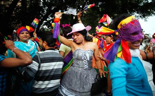 दिल्‍ली में निकला समलैंगिकों का प्राइड परेड