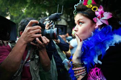 दिल्‍ली में निकला समलैंगिकों का प्राइड परेड