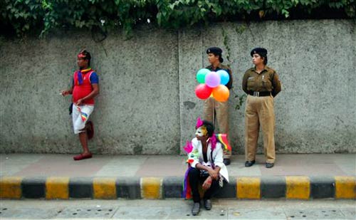 दिल्‍ली में निकला समलैंगिकों का प्राइड परेड