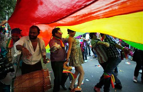 दिल्‍ली में निकला समलैंगिकों का प्राइड परेड