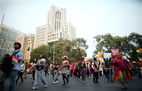 दिल्‍ली में निकला समलैंगिकों का प्राइड परेड