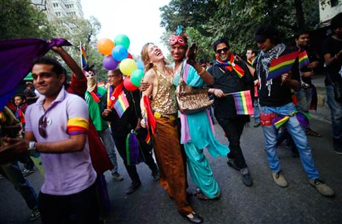 दिल्‍ली में निकला समलैंगिकों का प्राइड परेड