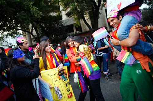 दिल्‍ली में निकला समलैंगिकों का प्राइड परेड