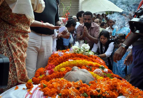नहीं रही लेखिका इंदिरा गोस्‍वामी... | प्रोफाइल: इंदिरा गोस्‍वामी