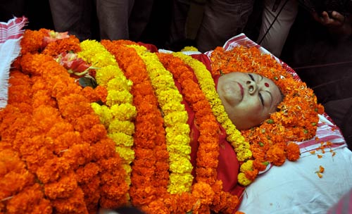 नहीं रही लेखिका इंदिरा गोस्‍वामी... | प्रोफाइल: इंदिरा गोस्‍वामी