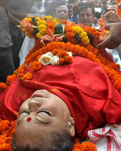 नहीं रही लेखिका इंदिरा गोस्‍वामी... | प्रोफाइल: इंदिरा गोस्‍वामी