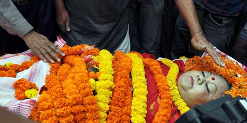 नहीं रही लेखिका इंदिरा गोस्‍वामी... | प्रोफाइल: इंदिरा गोस्‍वामी