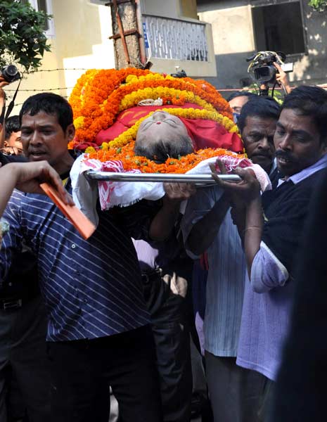 नहीं रही लेखिका इंदिरा गोस्‍वामी... | प्रोफाइल: इंदिरा गोस्‍वामी