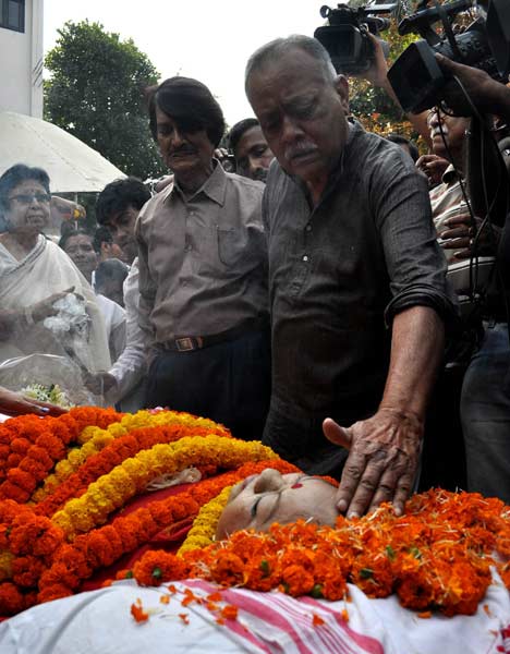 नहीं रही लेखिका इंदिरा गोस्‍वामी... | प्रोफाइल: इंदिरा गोस्‍वामी
