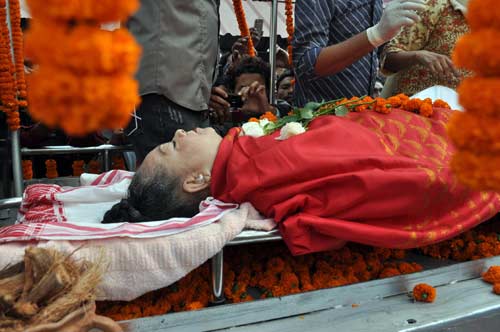 नहीं रही लेखिका इंदिरा गोस्‍वामी... | प्रोफाइल: इंदिरा गोस्‍वामी