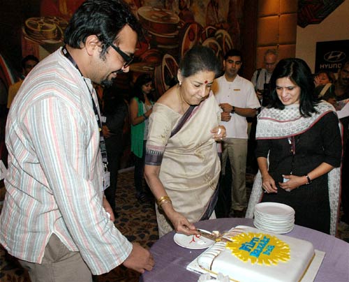 24 नवंबर 2011: तस्वीरों में देखें दिनभर की बड़ी खबरें | पढ़ें