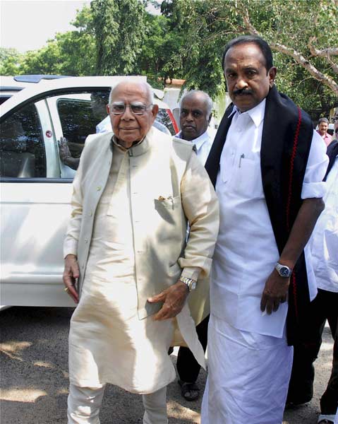 12 नवंबर 2011: तस्‍वीरों में देखें दिनभर की बड़ी खबरें | पढ़ें