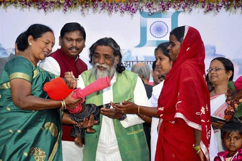 15 नवंबर 2011: तस्‍वीरों में देखें दिनभर की बड़ी खबरें | पढ़ें