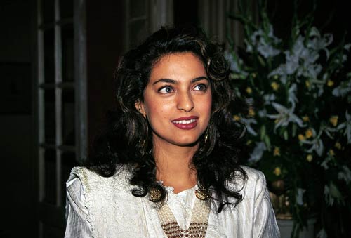 देखें जूही चावला की अनदेखी तस्‍वीरें...| सेक्‍सी सिल्‍क स्मिता