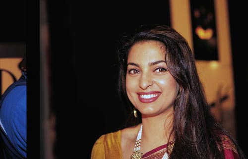 देखें जूही चावला की अनदेखी तस्‍वीरें...| सेक्‍सी सिल्‍क स्मिता