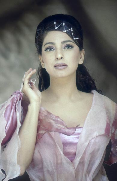 देखें जूही चावला की अनदेखी तस्‍वीरें...| सेक्‍सी सिल्‍क स्मिता