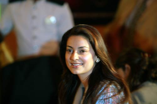 देखें जूही चावला की अनदेखी तस्‍वीरें...| सेक्‍सी सिल्‍क स्मिता