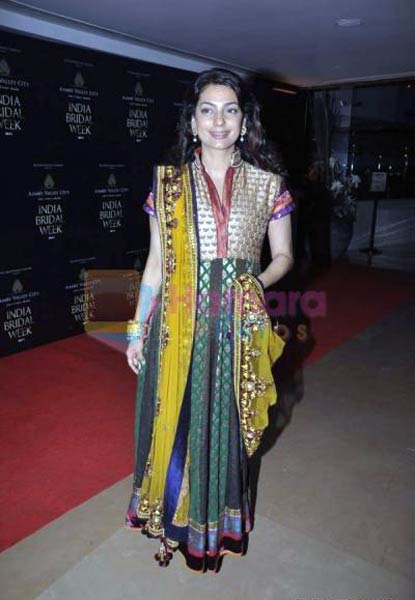 देखें जूही चावला की अनदेखी तस्‍वीरें...| सेक्‍सी सिल्‍क स्मिता