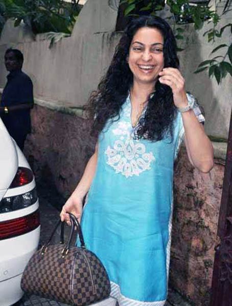 देखें जूही चावला की अनदेखी तस्‍वीरें...| सेक्‍सी सिल्‍क स्मिता