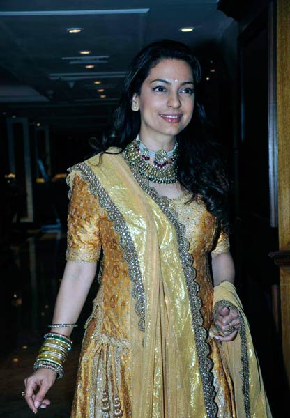 देखें जूही चावला की अनदेखी तस्‍वीरें...| सेक्‍सी सिल्‍क स्मिता